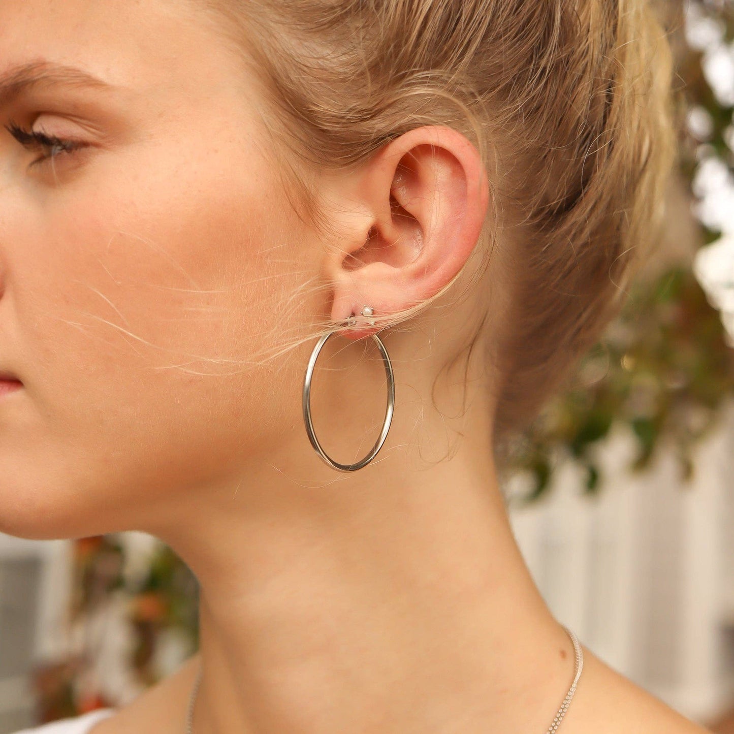 18K Gold PVD Stainless Steel Round Tube Hoop Earrings: Gold / 25mm