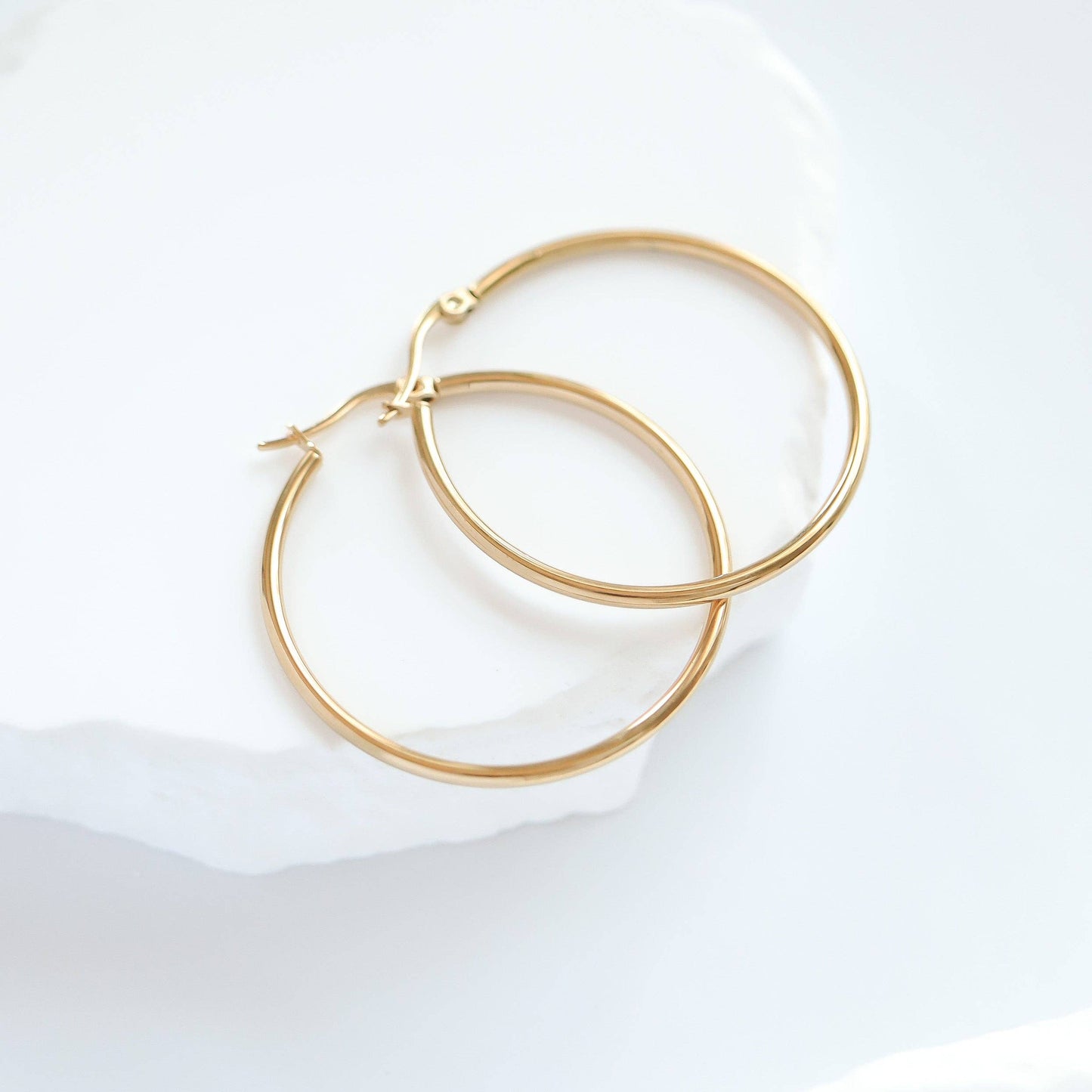 18K Gold PVD Stainless Steel Round Tube Hoop Earrings: Gold / 25mm